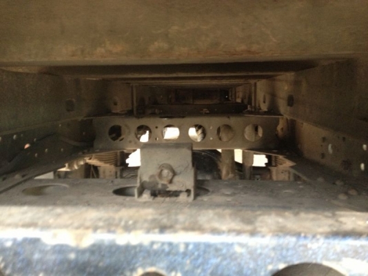 รถอิซูซุ 6 ล้อ รั้ว 130 แรงม้า ปี 48  สนใจติดต่อ 081 - 6079515