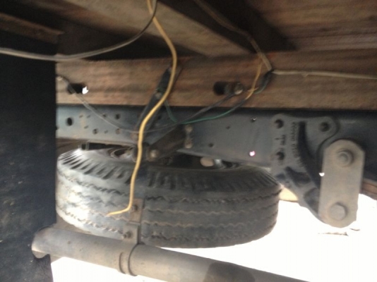 รถอิซูซุ 6 ล้อ รั้ว 130 แรงม้า ปี 48  สนใจติดต่อ 081 - 6079515