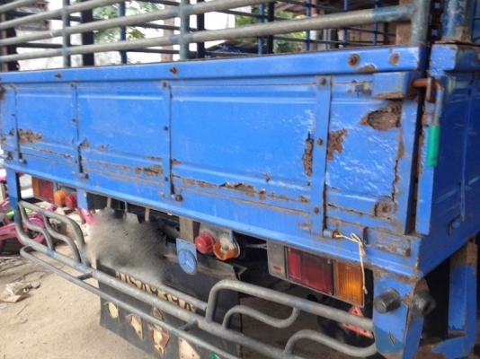 รถอิซูซุ 6 ล้อ รั้ว 130 แรงม้า ปี 48  สนใจติดต่อ 081 - 6079515