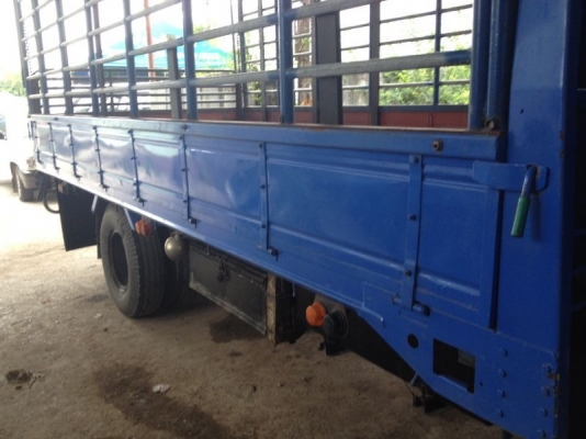 รถอิซูซุ 6 ล้อ รั้ว 130 แรงม้า ปี 48  สนใจติดต่อ 081 - 6079515