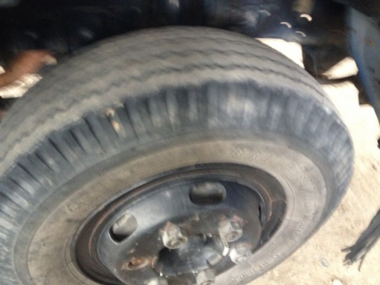 รถอิซูซุ 6 ล้อ รั้ว 130 แรงม้า ปี 48  สนใจติดต่อ 081 - 6079515