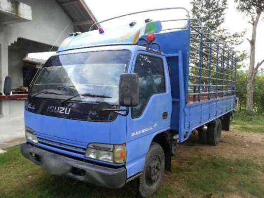 รถอิซูซุ 6 ล้อ รั้ว 130 แรงม้า ปี 48  สนใจติดต่อ 081 - 6079515