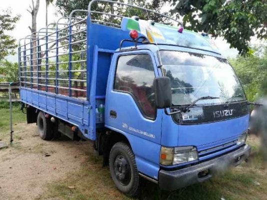 รถอิซูซุ 6 ล้อ รั้ว 130 แรงม้า ปี 48  สนใจติดต่อ 081 - 6079515
