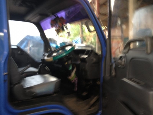 รถอิซูซุ 6 ล้อ รั้ว 130 แรงม้า ปี 48  สนใจติดต่อ 081 - 6079515