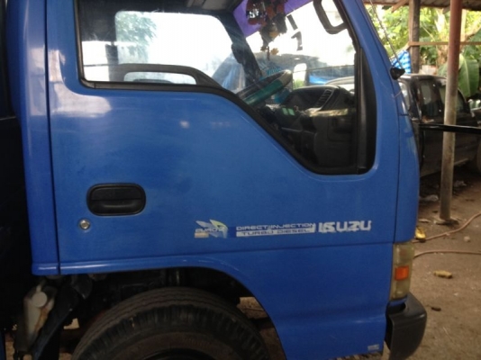 รถอิซูซุ 6 ล้อ รั้ว 130 แรงม้า ปี 48  สนใจติดต่อ 081 - 6079515