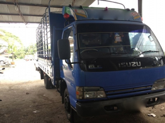 รถอิซูซุ 6 ล้อ รั้ว 130 แรงม้า ปี 48  สนใจติดต่อ 081 - 6079515