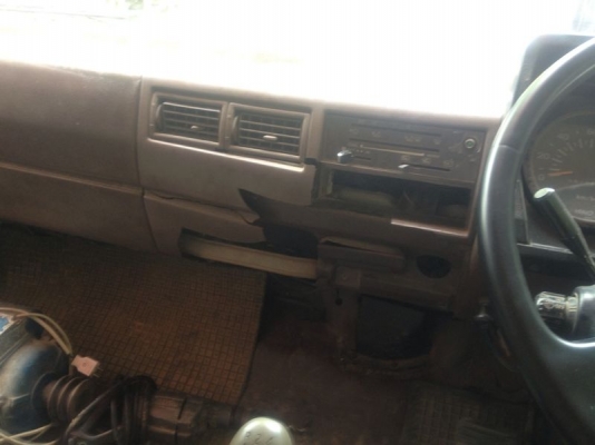 รถอิซูซุ 6 ล้อดั้ม NPR 150 แรงม้า ปี 53  รถวิ่ง 70,xxx กม.  สนใจติดต่อ 081 - 6079515