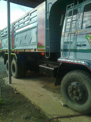 10 ล้อดัมพ์ ISUZU 210 หัวขาว เครื่อง 240 เกียร์ธรรมดา ดัมพ์สามมิตร ลอนเฉียง