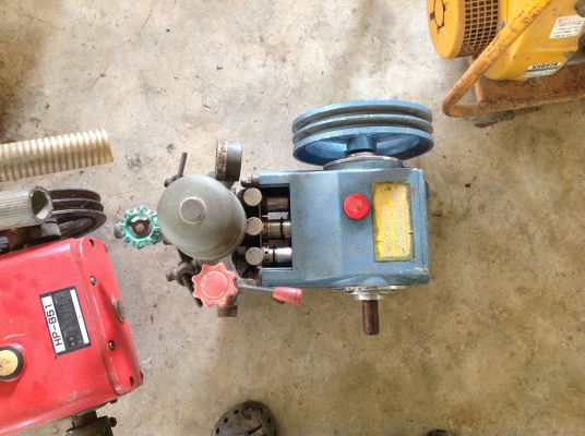 ขายปั้มพ่นยาเก่าญี่ปุ่นหัวปั้มเป็นทองเหลือง ลูกสูบขนาด 1.2 นิ้ว สภาพสวย ขายปั้มพ่นยาเก่าญี่ปุ่นหัวปั้มเป็นทองเหลือง ลูกสูบขนาด 1.2 นิ้ว สภาพสวย