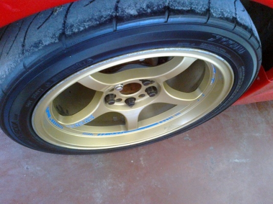 ขายล้อ Gramlight 57C ขอบ17 หน้า8.5ออฟ40 หลัง9.5ออฟ38 (หน้าไม่ยก หลังยก) สติ๊กเกอร์บอกสเป๊คยังอยู่ ล้อมีรอยนิดๆหน่อยๆไม่เคยทำสีครับ ขายพร้อมยาง ยางหน้าYokohama S Drive ยางปี10