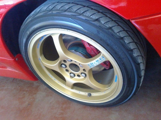 ขายล้อ Gramlight 57C ขอบ17 หน้า8.5ออฟ40 หลัง9.5ออฟ38 (หน้าไม่ยก หลังยก) สติ๊กเกอร์บอกสเป๊คยังอยู่ ล้อมีรอยนิดๆหน่อยๆไม่เคยทำสีครับ ขายพร้อมยาง ยางหน้าYokohama S Drive ยางปี10