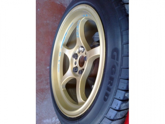 ขายล้อ Gramlight 57C ขอบ17 หน้า8.5ออฟ40 หลัง9.5ออฟ38 (หน้าไม่ยก หลังยก) สติ๊กเกอร์บอกสเป๊คยังอยู่ ล้อมีรอยนิดๆหน่อยๆไม่เคยทำสีครับ ขายพร้อมยาง ยางหน้าYokohama S Drive ยางปี10