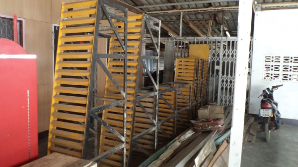 สะพานล้างรถ ซ่อมรถ