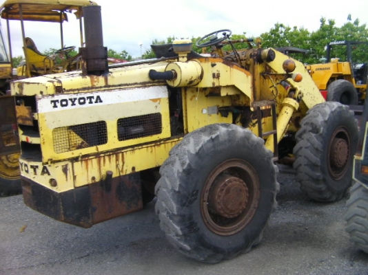 Loaderรถตักล้อยางToyota SDT35 ราคา320,000บาทพร้อมใช้เก่านอก ติดต่อไปที่081-874-4840