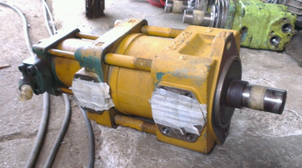 Sell> ปั้มไฮโดรลิค 2 ตอน ยี่ห้อ SUJIMOTO Japan สภาพดีครับ