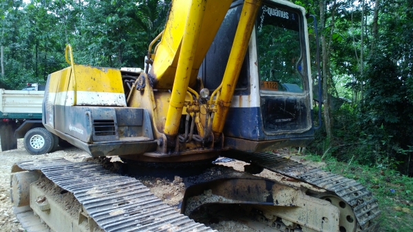 PC200-5 ไฟฟ้าครบ มีเล่มทะเบียน คอนโทนยาว รถทำงานอยู่...