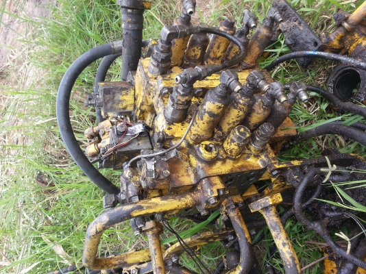 ขายอะใหล่ด่วน KOMATSU PC200-5 ทั้งคัน