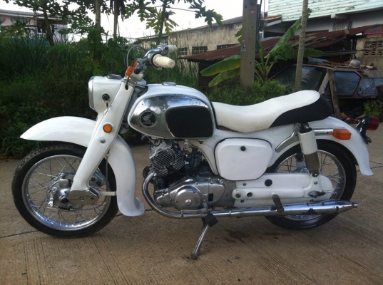 ขาย c92 benlyอกร่อง สวยๆ มีทะเบียน  เครื่องดี ของเดิมเยอะ สีสวย  0918759329