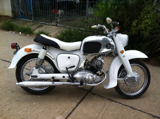 ขาย c92 benlyอกร่อง สวยๆ มีทะเบียน  เครื่องดี ของเดิมเยอะ สีสวย  0918759329