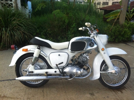 ขาย c92 benlyอกร่อง สวยๆ มีทะเบียน  เครื่องดี ของเดิมเยอะ สีสวย  0918759329