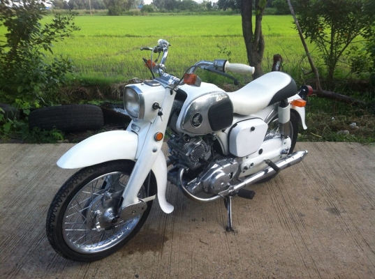 ขาย c92 benlyอกร่อง สวยๆ มีทะเบียน  เครื่องดี ของเดิมเยอะ สีสวย  0918759329