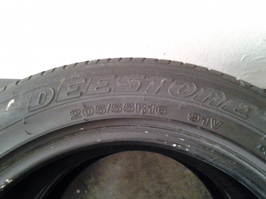 ขายยาง DEESTONE 205/55/16  ปี 11  1คู่ สภาพดี