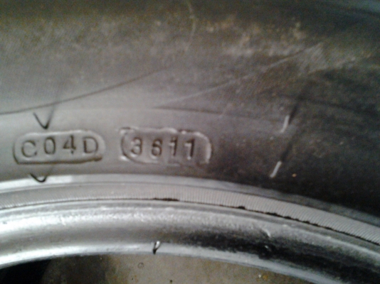 ขายยาง DEESTONE 205/55/16  ปี 11  1คู่ สภาพดี