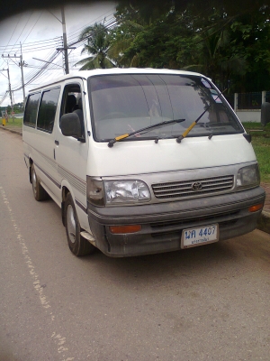 รถตู้หัวจรวด