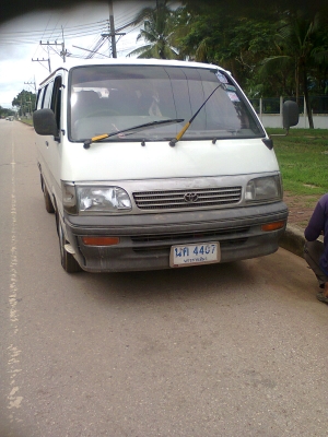 รถตู้หัวจรวด