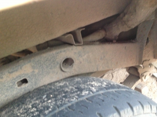 TOYOTA HILUX HERO 2.4 D รถสภาพดีเครื่องฟิตใหม่แรงดีมากครับ ภายในห้องเก๋งสวยไม่มีผุกร่อน คอนโซลอยู่ครบ กระบะไม่ผุ ช่วงล่างคัชซีสวยไม่ผุไม่ดาม ยางสภาพดี 60\% พร้อมใช้งานได้เลย เอกสารทะเบียนภาษีครบพร้อมโอน ราคาต่อรองได้นะครับ