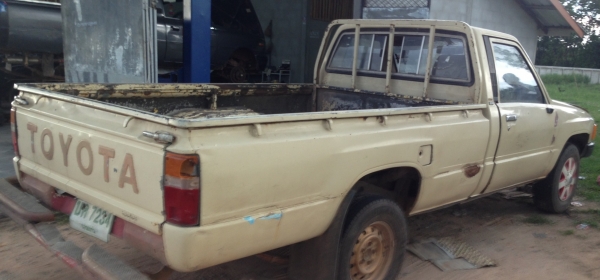 TOYOTA HILUX HERO 2.4 D รถสภาพดีเครื่องฟิตใหม่แรงดีมากครับ ภายในห้องเก๋งสวยไม่มีผุกร่อน คอนโซลอยู่ครบ กระบะไม่ผุ ช่วงล่างคัชซีสวยไม่ผุไม่ดาม ยางสภาพดี 60\% พร้อมใช้งานได้เลย เอกสารทะเบียนภาษีครบพร้อมโอน ราคาต่อรองได้นะครับ