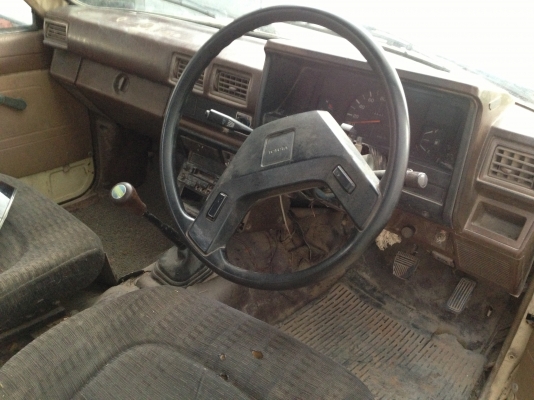 TOYOTA HILUX HERO 2.4 D รถสภาพดีเครื่องฟิตใหม่แรงดีมากครับ ภายในห้องเก๋งสวยไม่มีผุกร่อน คอนโซลอยู่ครบ กระบะไม่ผุ ช่วงล่างคัชซีสวยไม่ผุไม่ดาม ยางสภาพดี 60\% พร้อมใช้งานได้เลย เอกสารทะเบียนภาษีครบพร้อมโอน ราคาต่อรองได้นะครับ