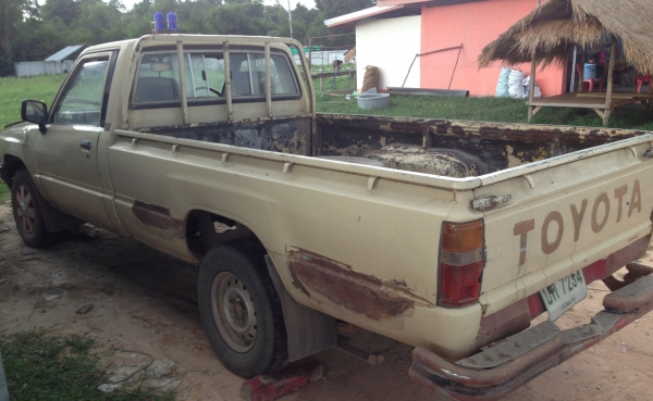 TOYOTA HILUX HERO 2.4 D รถสภาพดีเครื่องฟิตใหม่แรงดีมากครับ ภายในห้องเก๋งสวยไม่มีผุกร่อน คอนโซลอยู่ครบ กระบะไม่ผุ ช่วงล่างคัชซีสวยไม่ผุไม่ดาม ยางสภาพดี 60\% พร้อมใช้งานได้เลย เอกสารทะเบียนภาษีครบพร้อมโอน ราคาต่อรองได้นะครับ