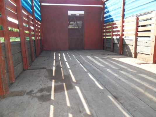 รถ 6 ล้อ NISSAN