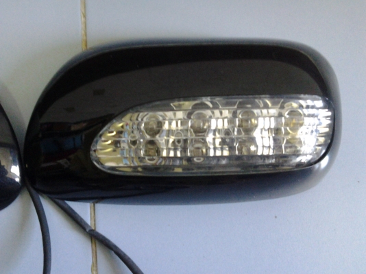 ขายครอบกระจกมองข้าง TOYOTA  VIOS ALTIS มีไฟหรี่ มีไฟเลี้ยว ของใหม่