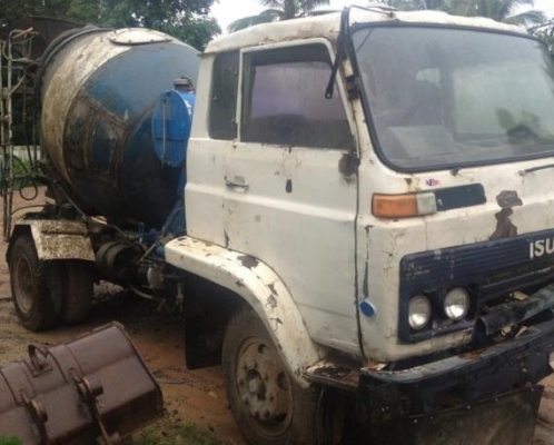 ISUZU JCM 145 HP 6BB1 รถบรรทุก 6 ล้อโม่ปูน 3.50 คิว สภาพดีพร้อมใช้งานได้เลยครับ เครื่องแน่นแรงดีิ ภายในเก๋งคอนโซลครบ พวงมาลัยเพาเวอร์ ช่วงล่างใหญ่คัชซีไม่มีบวม ยางสภาพดี 6 เส้นประมาณ 60\% พร้อมใช้งาน ราคาต่อรองได้ครับ