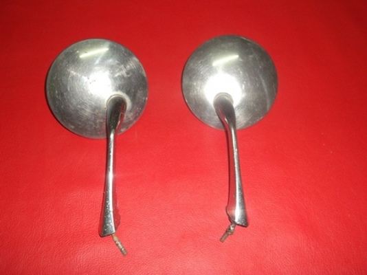 ขายฝาตบมาสด้า1000  ของแท้ใหม่เก่าเก็บ มีมา3ชุดครับ