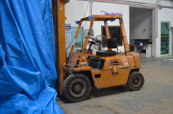 ให้เช่ารถโฟ๊คลิฟท์ ราคา 2500 บาท/วัน 0912296343