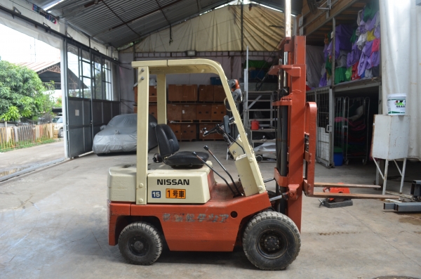 ให้เช่ารถโฟ๊คลิฟท์ ราคา 2500 บาท/วัน 0912296343