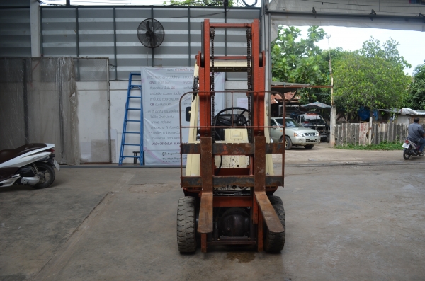 ให้เช่ารถโฟ๊คลิฟท์ ราคา 2500 บาท/วัน 0912296343