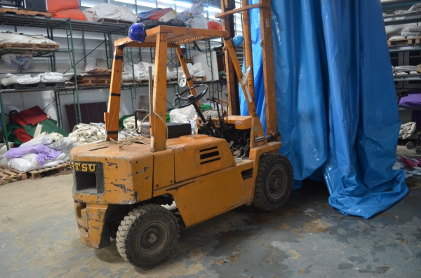 ให้เช่ารถโฟ๊คลิฟท์ ราคา 2500 บาท/วัน 0912296343