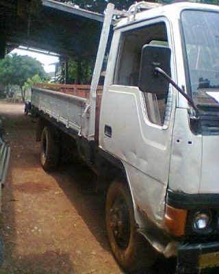 Mitsubichi Canter115 แรง กะบะยาว 4.3 เมตร Mitsubichi Canter115 แรง กะบะยาว 4.3 เมตร