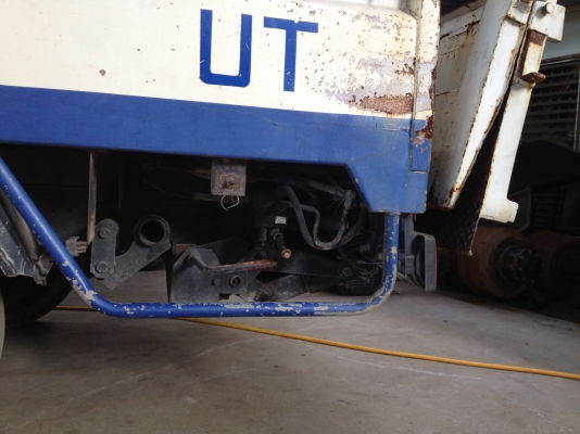 รถบรรทุก 4 ล้อ TOYOTA รุ่น BU ยกหลังขึ้น-ลงได้  มี 2 คัน