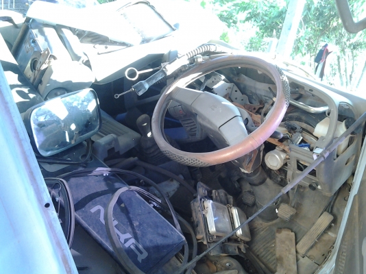 Isuzu NKR หัวการ์ตูน อุปกรครบ สายเกียร หม้อลมเบรค คอนโซลพอได้