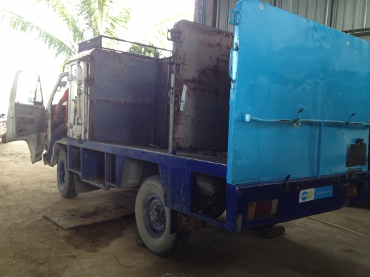 รถบรรทุก 4 ล้อ ISUZU รุ่น NKR ยกหลังขึ้น-ลงได้  มี 2 คัน