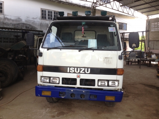 รถบรรทุก 4 ล้อ ISUZU รุ่น NKR ยกหลังขึ้น-ลงได้  มี 2 คัน