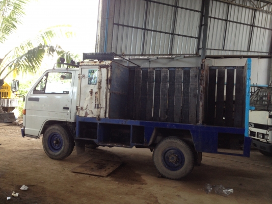 รถบรรทุก 4 ล้อ ISUZU รุ่น NKR ยกหลังขึ้น-ลงได้  มี 2 คัน