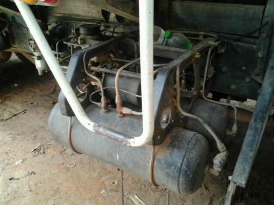 HINO F17 - 195 HP HO7D เจ้าอินทรีย์ สิบล้อดั๊มพ์ 2 เพลา กระบะดั๊มพ์เหล็ก 12 ตันสภาพสวย เครื่องแน่นแรงดีลงเล่มครบถูกต้อง ภายในเก๋งคอนโซลสวยครบ พวงมาลัยเพาเวอร์ ระบบเบรคทริ๊ปฟี้ ช่วงล่างคัชซีสวยไม่มีดาม ยางสภาพดี 70\% พร้อมบรรทุกพร้อมใช้งาน เอกสารเล่มทะเบียน