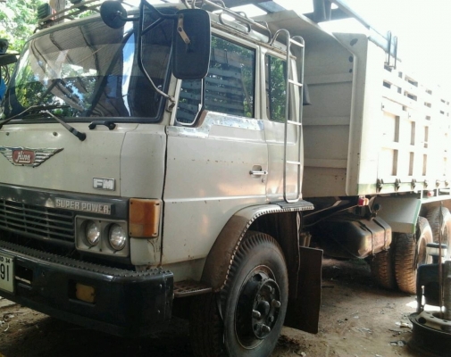 HINO F17 - 195 HP HO7D เจ้าอินทรีย์ สิบล้อดั๊มพ์ 2 เพลา กระบะดั๊มพ์เหล็ก 12 ตันสภาพสวย เครื่องแน่นแรงดีลงเล่มครบถูกต้อง ภายในเก๋งคอนโซลสวยครบ พวงมาลัยเพาเวอร์ ระบบเบรคทริ๊ปฟี้ ช่วงล่างคัชซีสวยไม่มีดาม ยางสภาพดี 70\% พร้อมบรรทุกพร้อมใช้งาน เอกสารเล่มทะเบียน