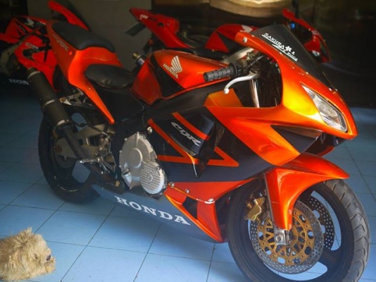ขาย Cbr400 พร้อมทะเบียนแท้จัดไฟแนนท์ได้ ใส่แฟริ่ง CBR600 พร้อมท่อสูตร performann เสียงลั่นๆรถเครื่องดีมาก ราคา 85000 by 400 Club Thailand www.400clubthailand.com0803355484
